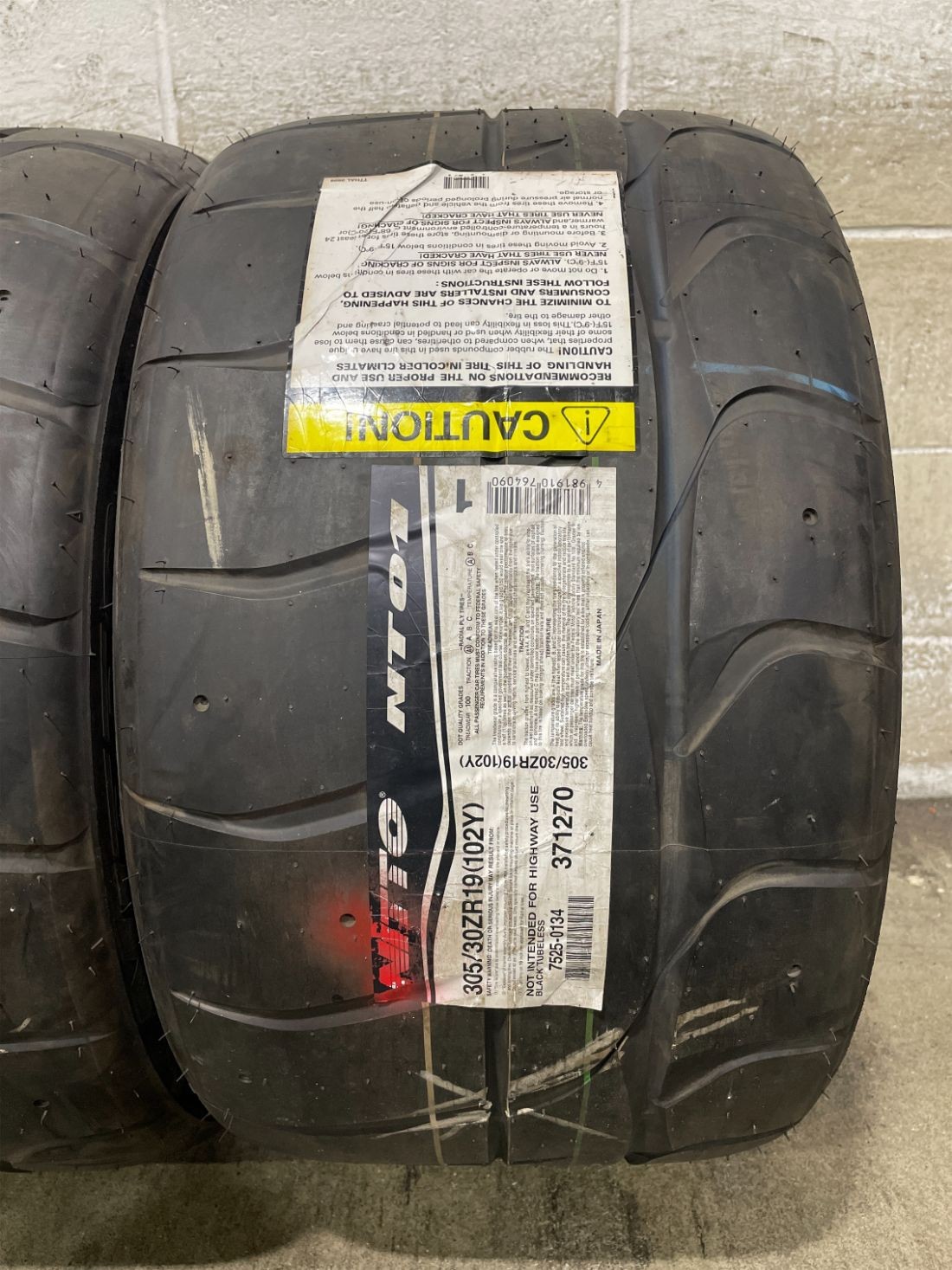2x P305/30R19 Nitto NT01 5/32 102 Y New Tires 3053019