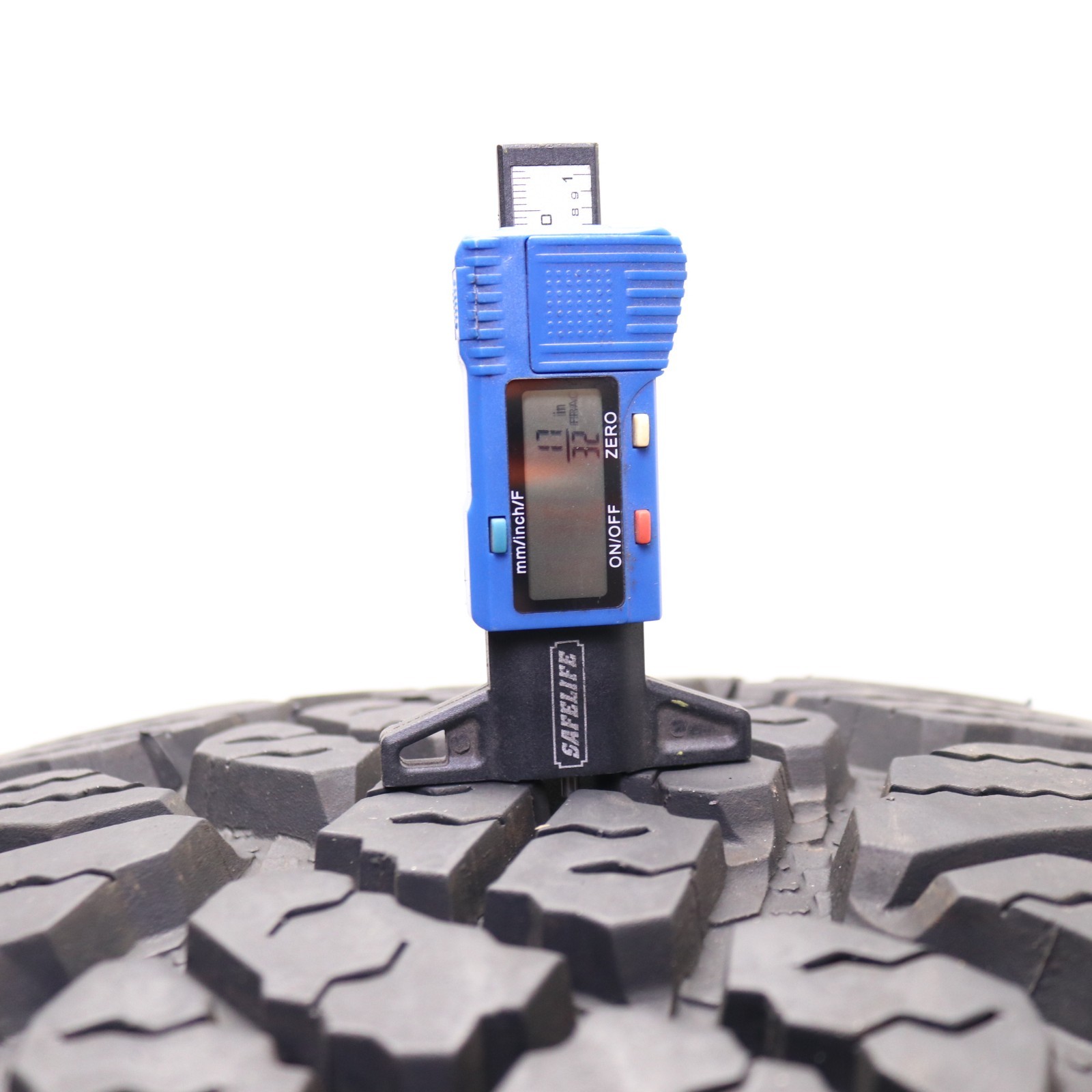 Used LT 285/60R20 Goodyear Wrangler Duratrac – 125/122Q – 17/32