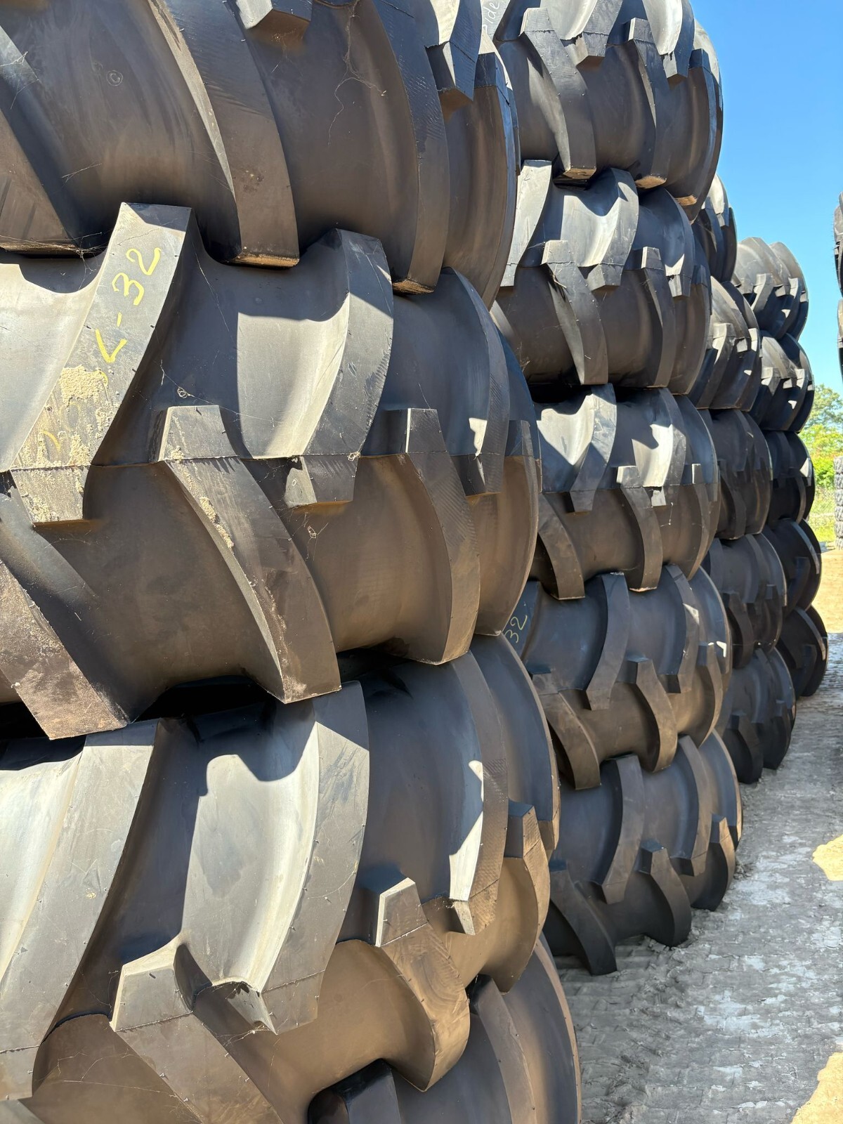 30.5L-32 Trelleborg T418 Foresty Skidder Steelbelt LS-2 L (20 Ply)