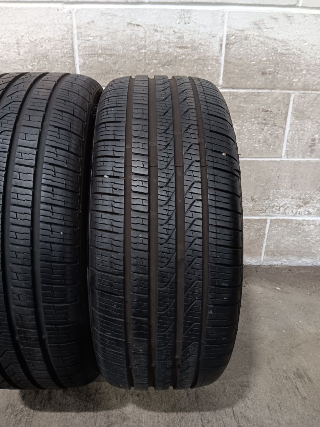 2x P225/40R19 Pirelli Cinturato P7 AS RSC Run Flat 9/32 93 H Used Tires 2254019