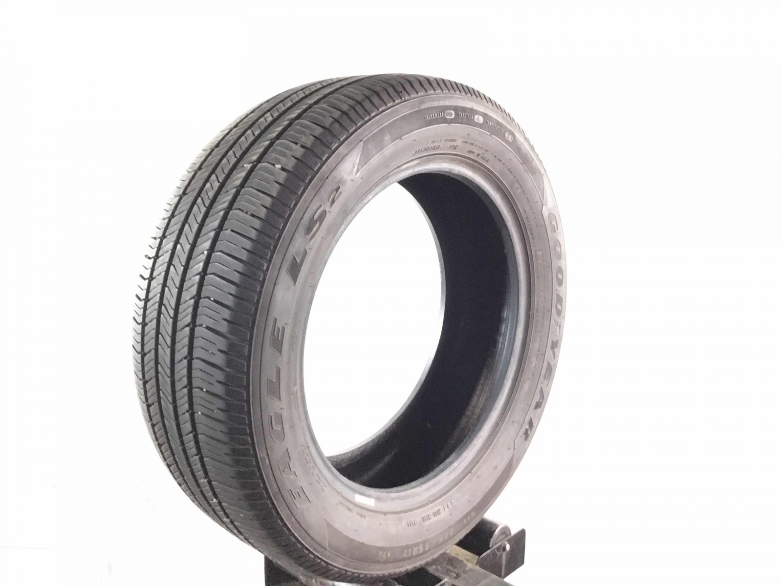 P225/55R17 Goodyear Eagle LS-2 97 H Used 8/32nds