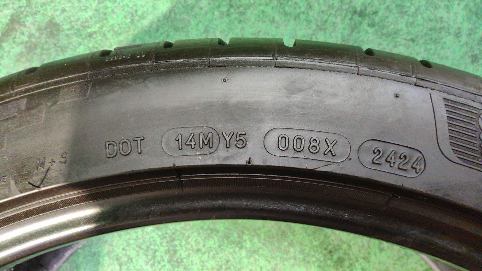 Michelin Pilot Sport All Season 4 Tire 21′ 255/40