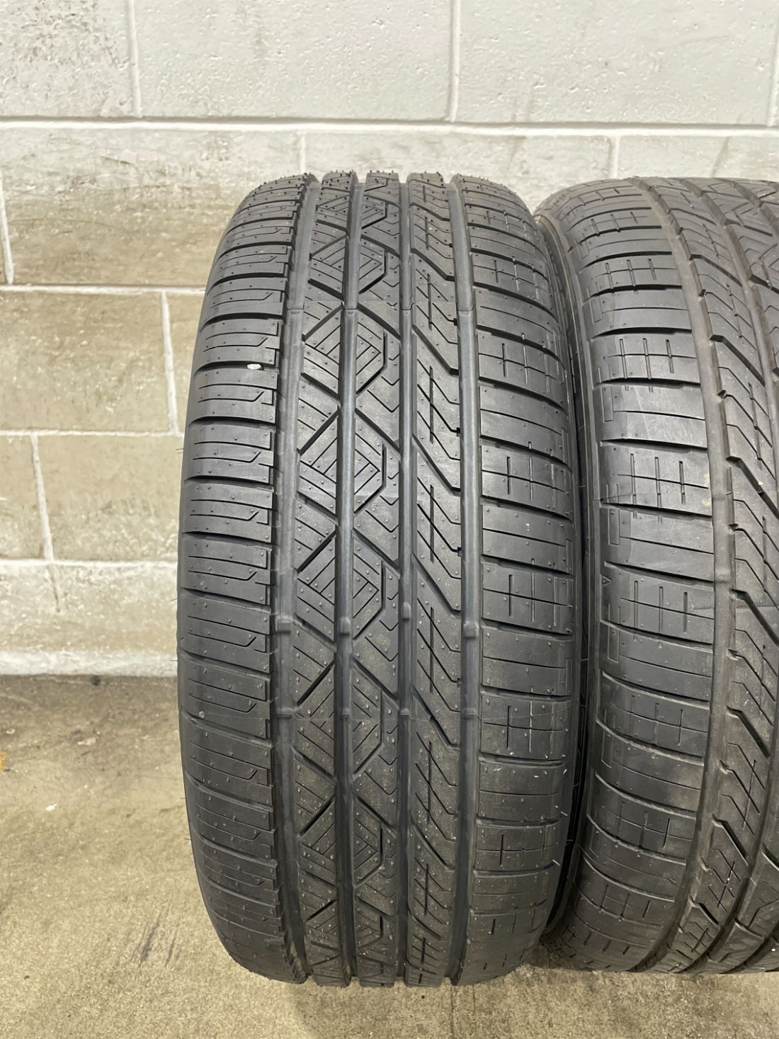 2x P245/45R20 Road Hugger GT Ultra 10/32 103 W Used Tires 2454520