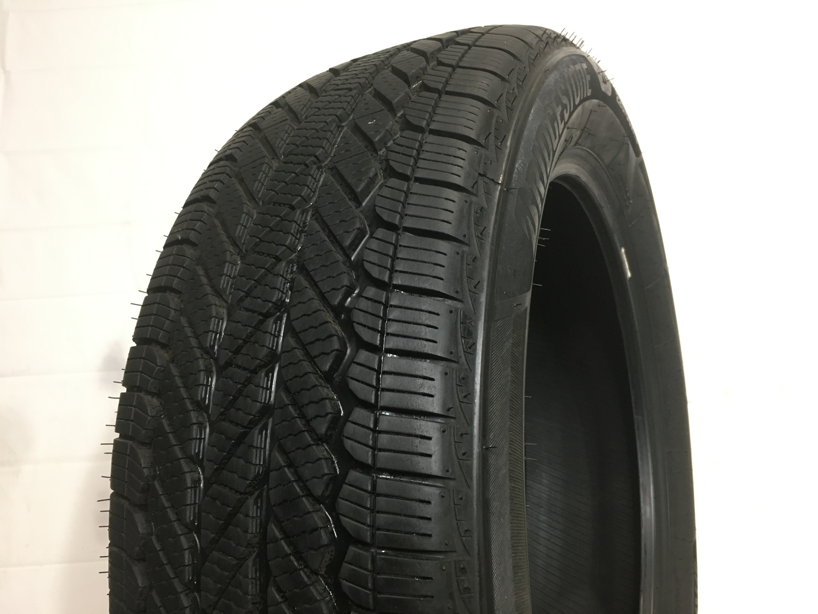 [1] Bridgestone WeatherPeak P225/55R19 225 55 19 Tire 9.5-9.75/32