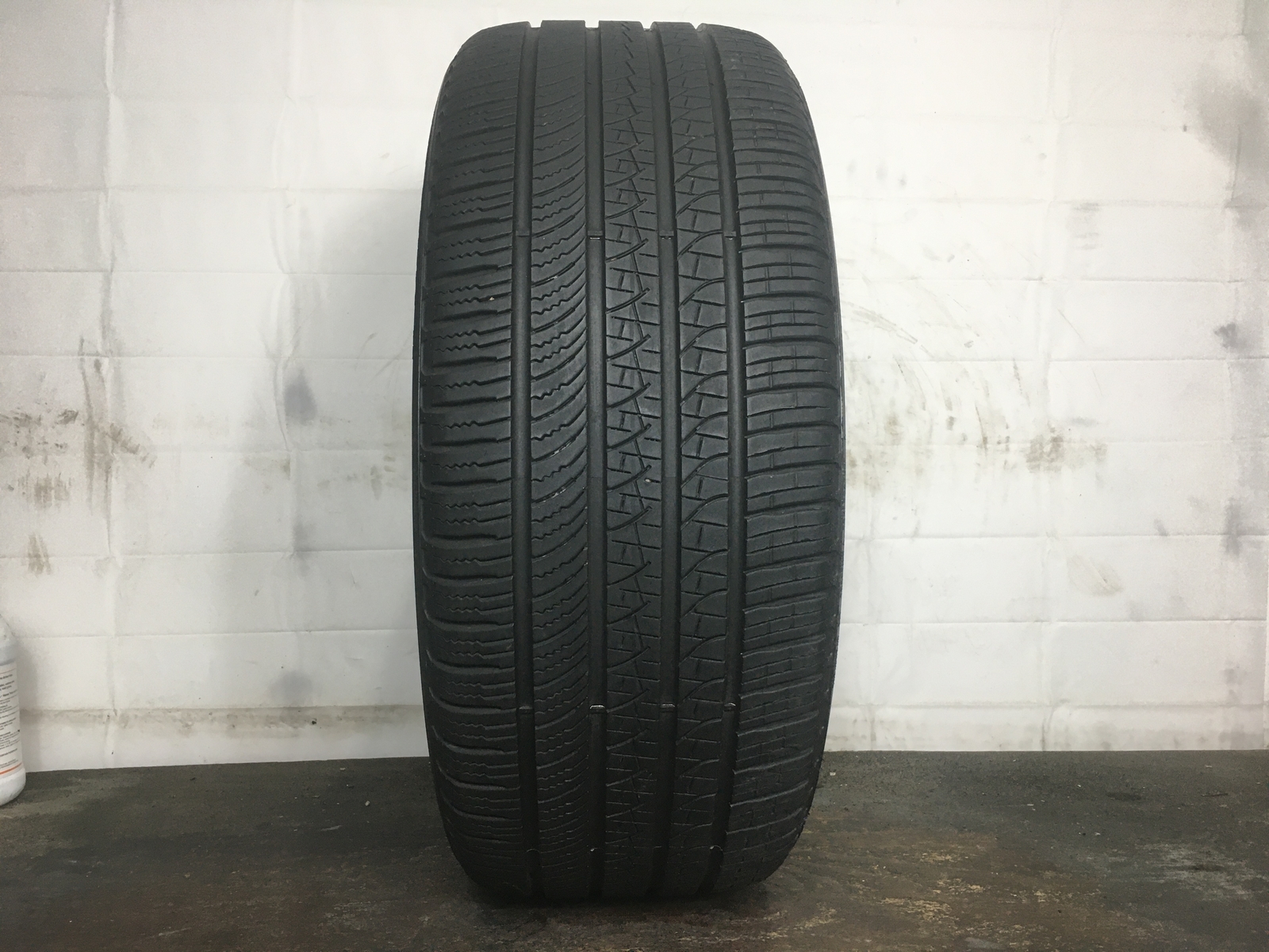 [1] Pirelli Scorpion Zero All Season PNCS P285/40R23 285 40 23 Tire 8.0-8.75/32