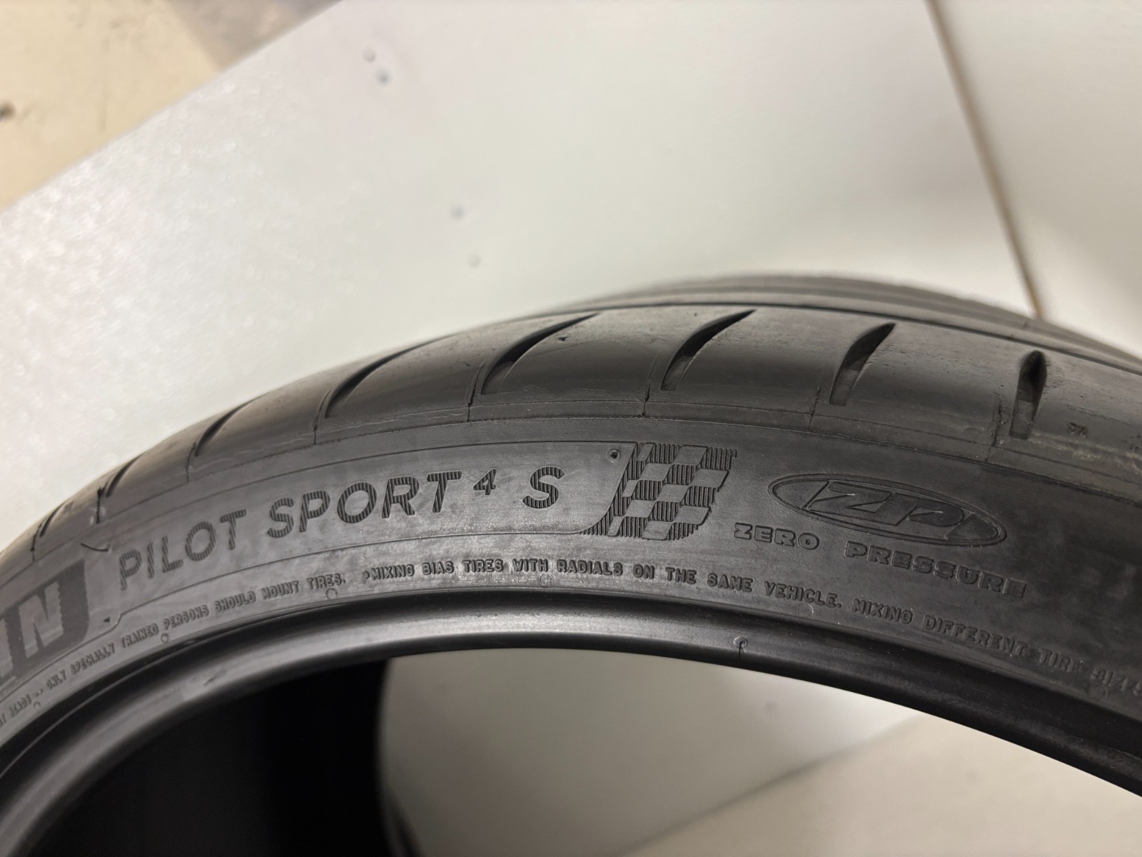 NO SHIPPING ONLY LOCAL PICK UP 2 Tires 345 25 21 Michelin Pilot Sport 4 S ZP RFT