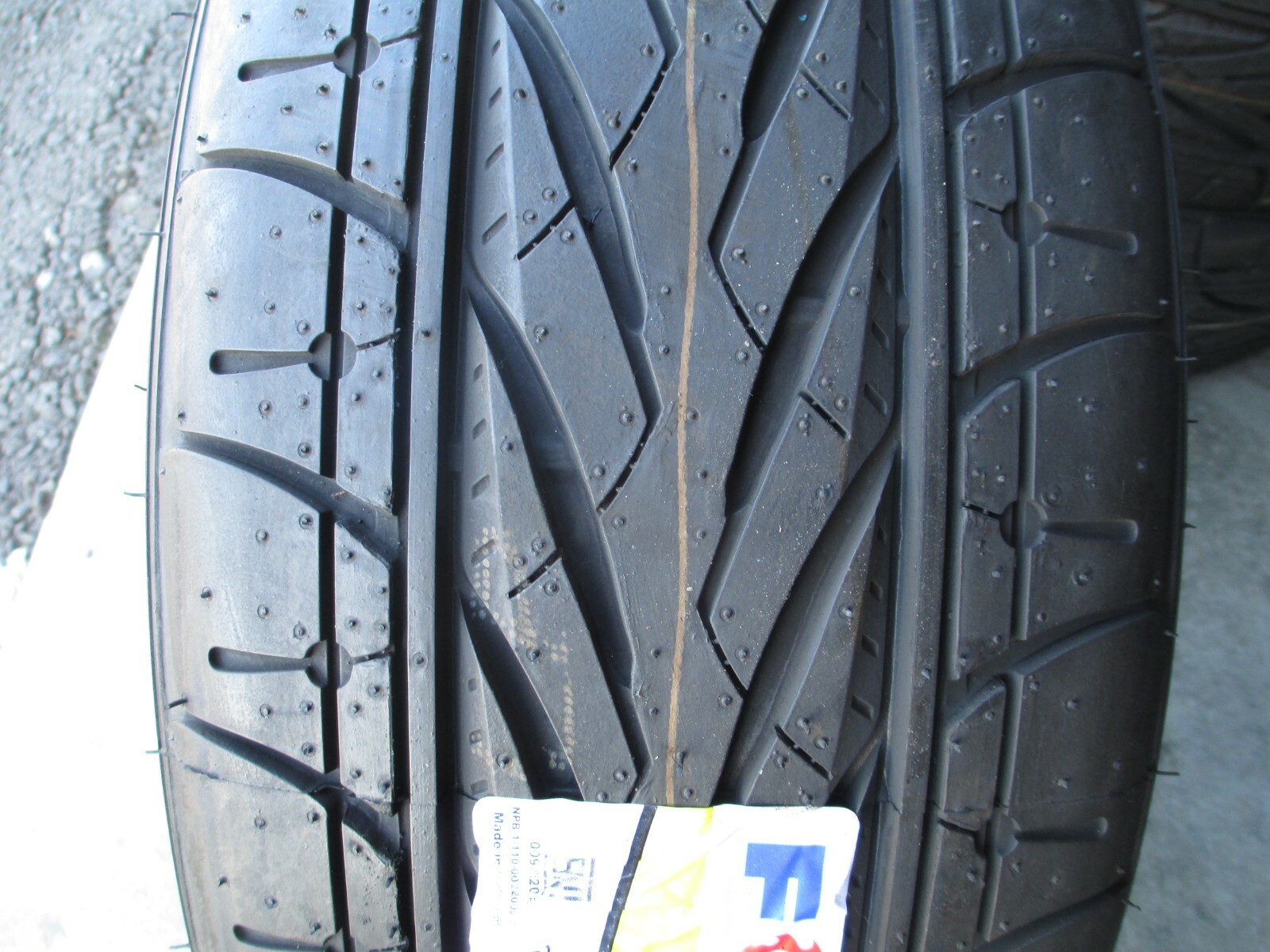 2 New 225/50ZR17 Inch Forceum Hexa-R All-Season Tires 50 17 R17 2255017 50R