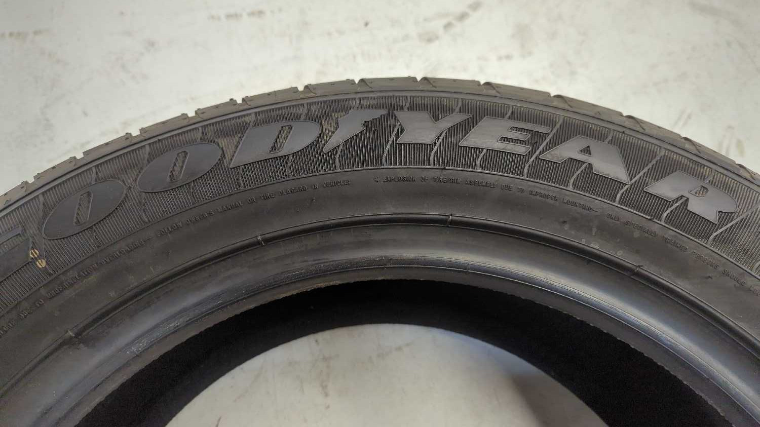 New Porsche OEM Goodyear Eagle LS2 Tire 235/50R19 110V