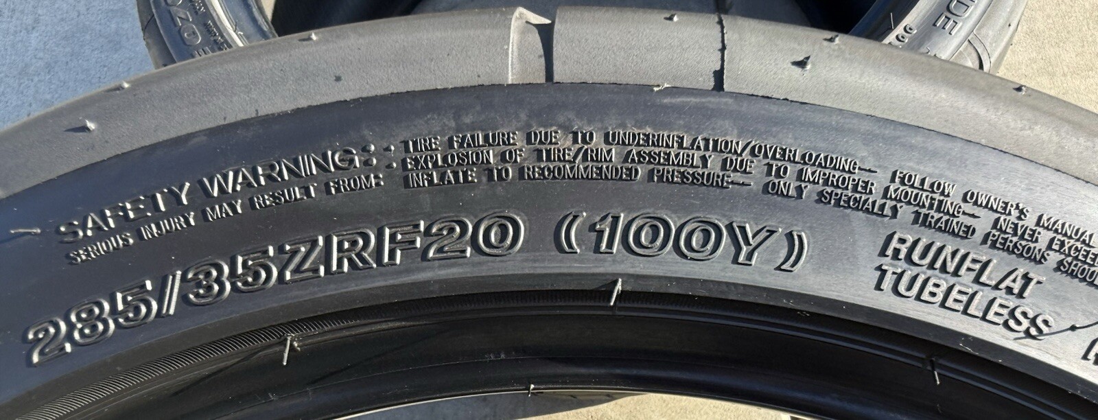 ONE BRAND NEW 285/35ZR20 (100Y) Bridgestone RE070R RFT Nissan GTR Run Flat Tire