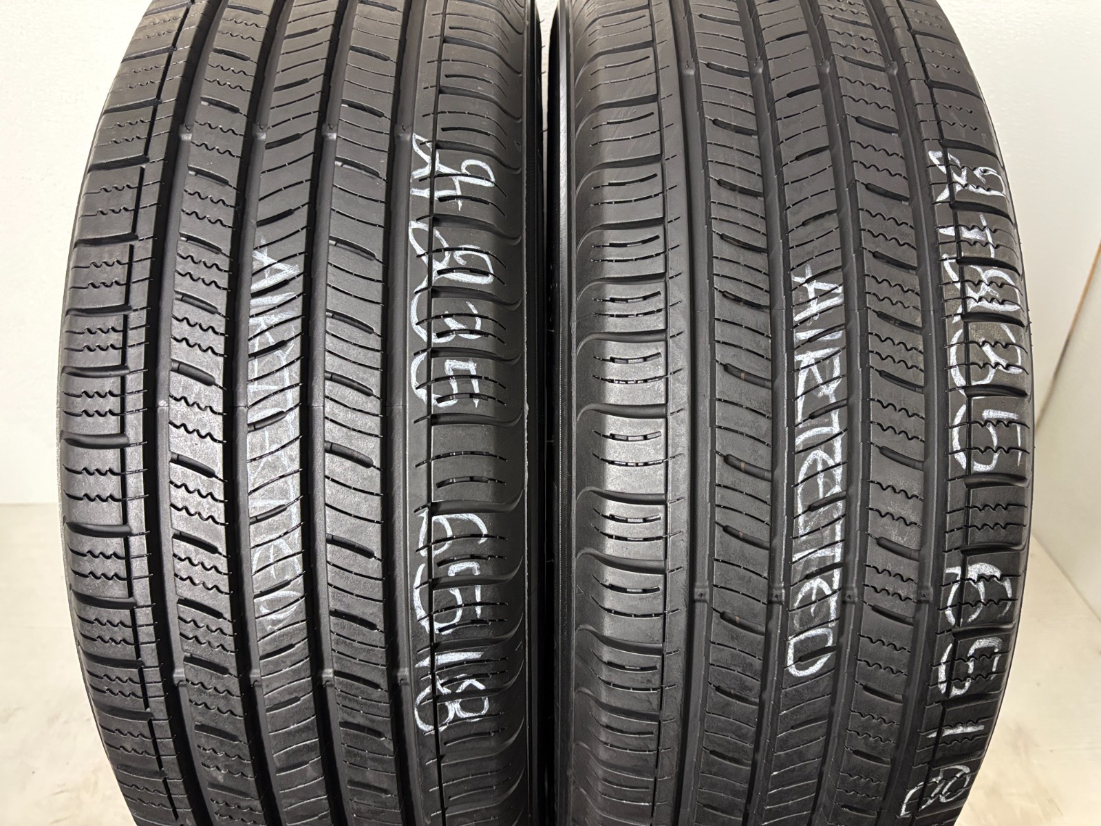 NO SHIPPING ONLY LOCAL PICK UP 2 tires 235 65 18 Kumho Solus TA11