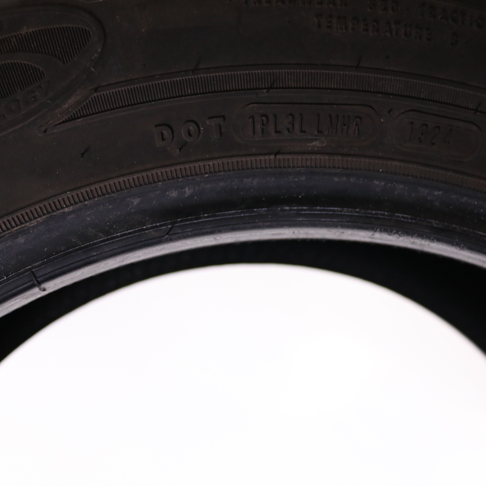 Set of 2 Used 235/55R18 Goodyear Assurance MaxLife – 100V – 9.5-10.5/32
