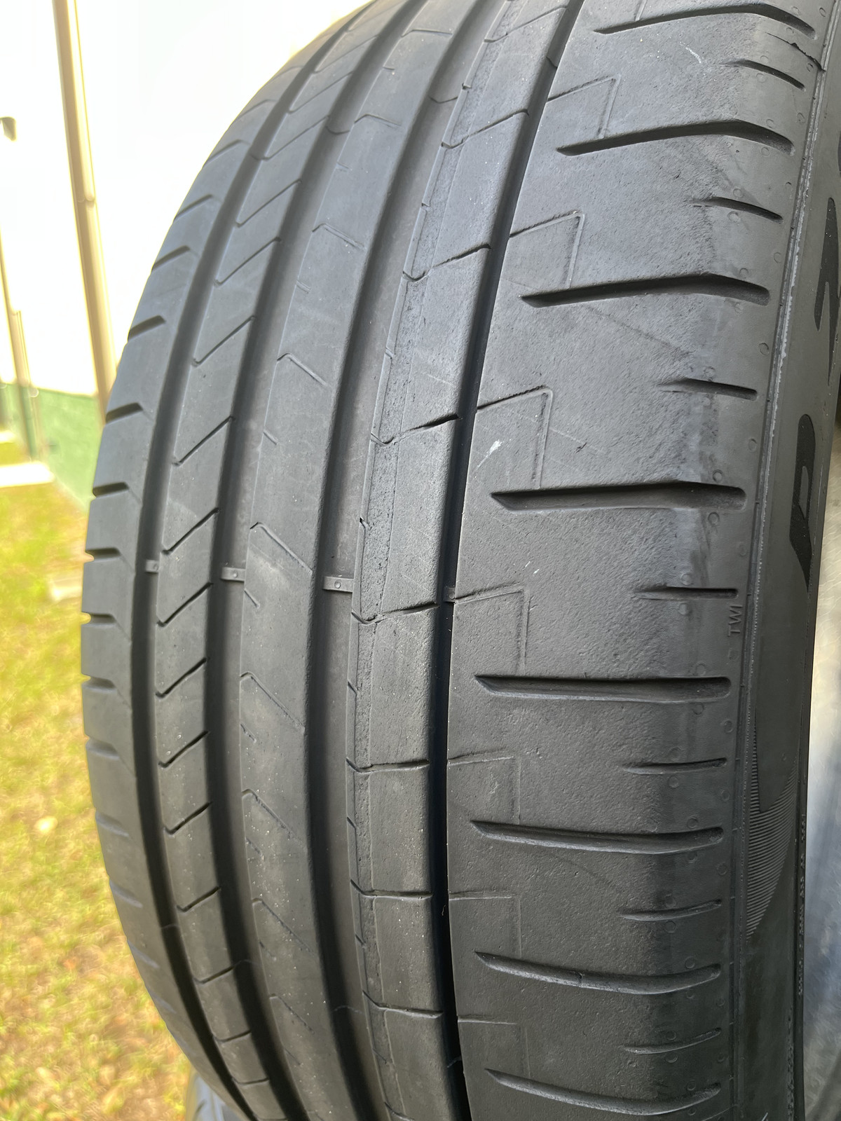 1 Tire Pirelli P Zero PZ4 J LR 265/40ZR22 106Y DOT.3923 6.75/32