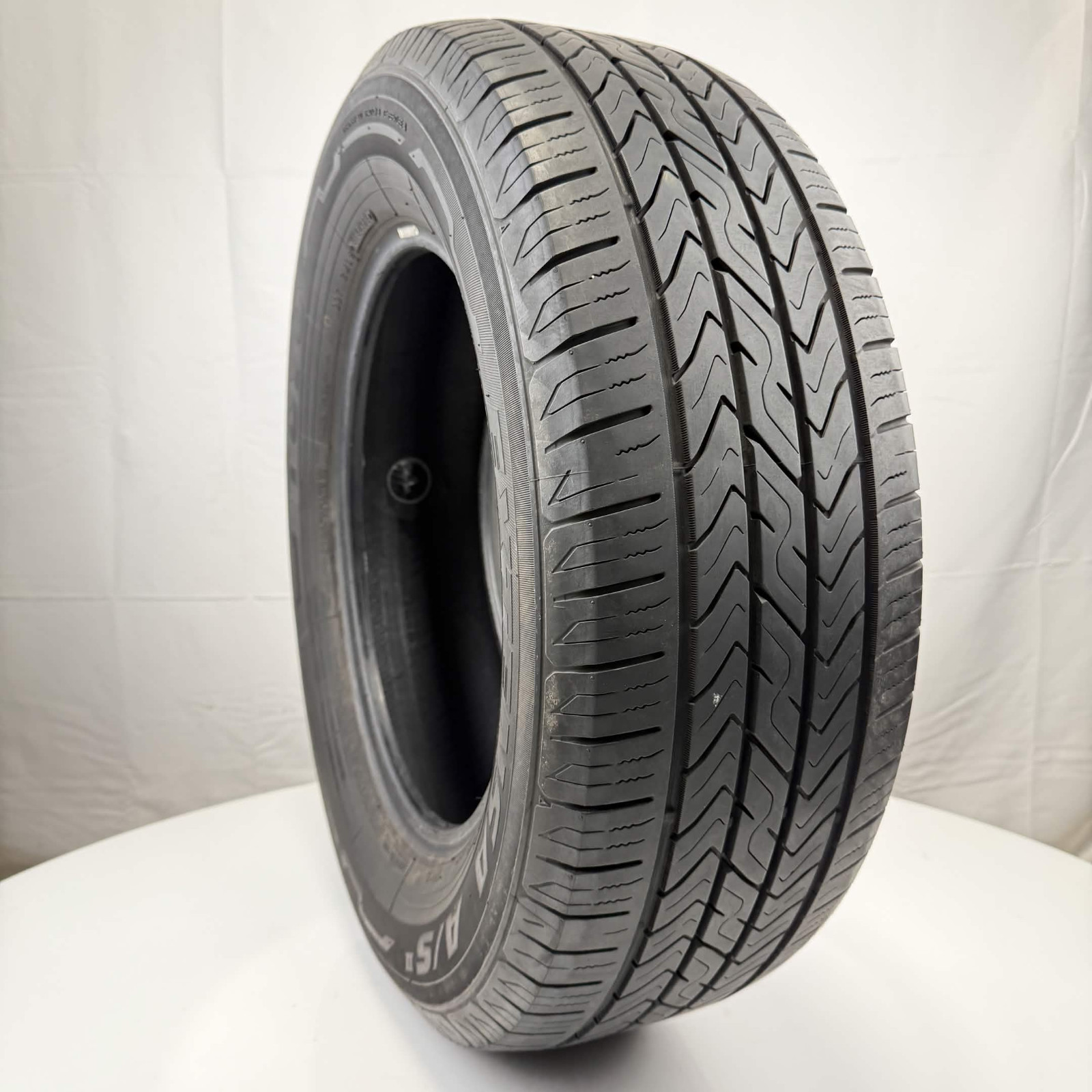 Used 235/65R17 Toyo Extensa A/S II 104H 9/32 (DOT 23)