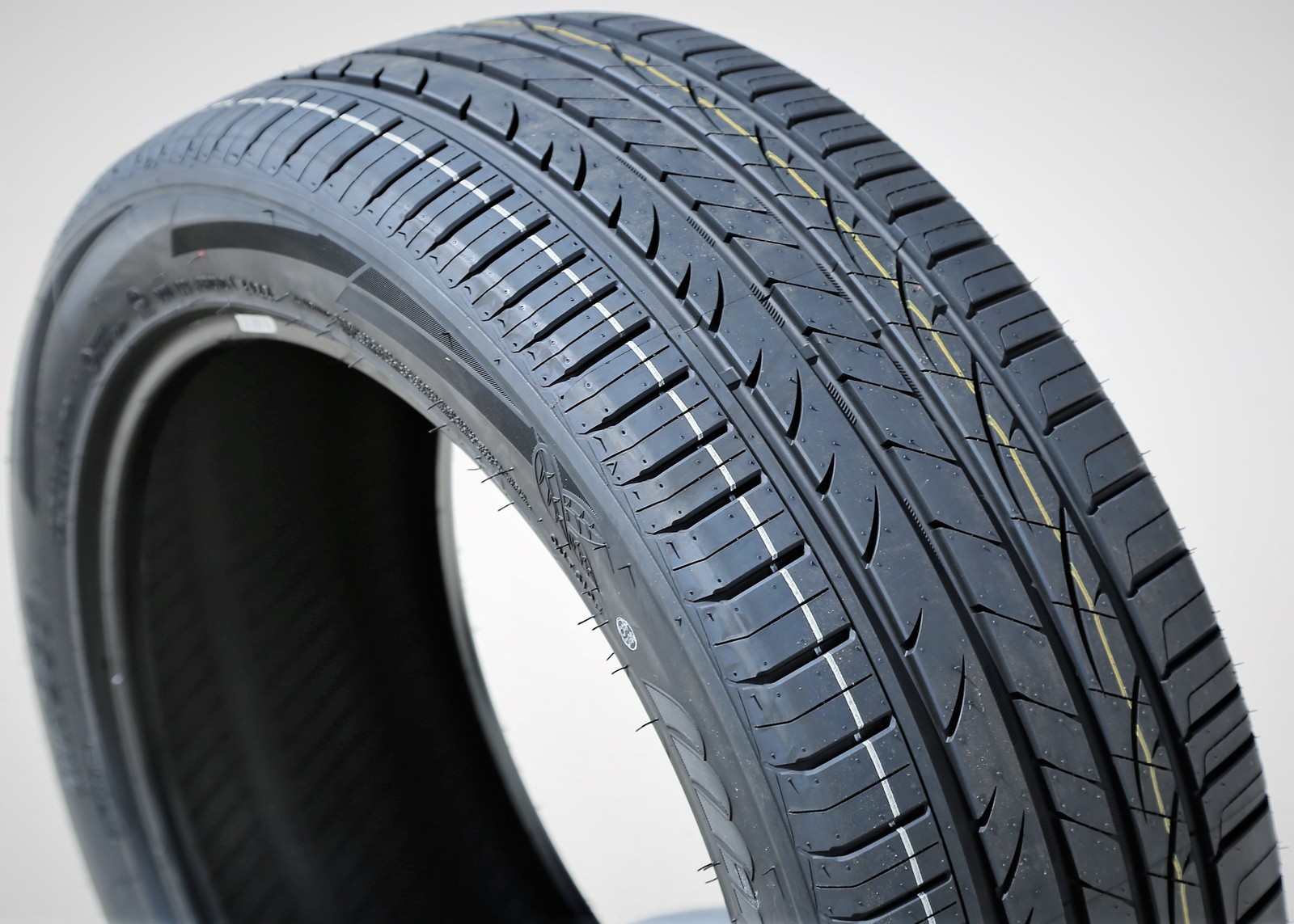 4 Tires 285/40R23 ZR 111W Mileking MK937 AS A/S High Performance