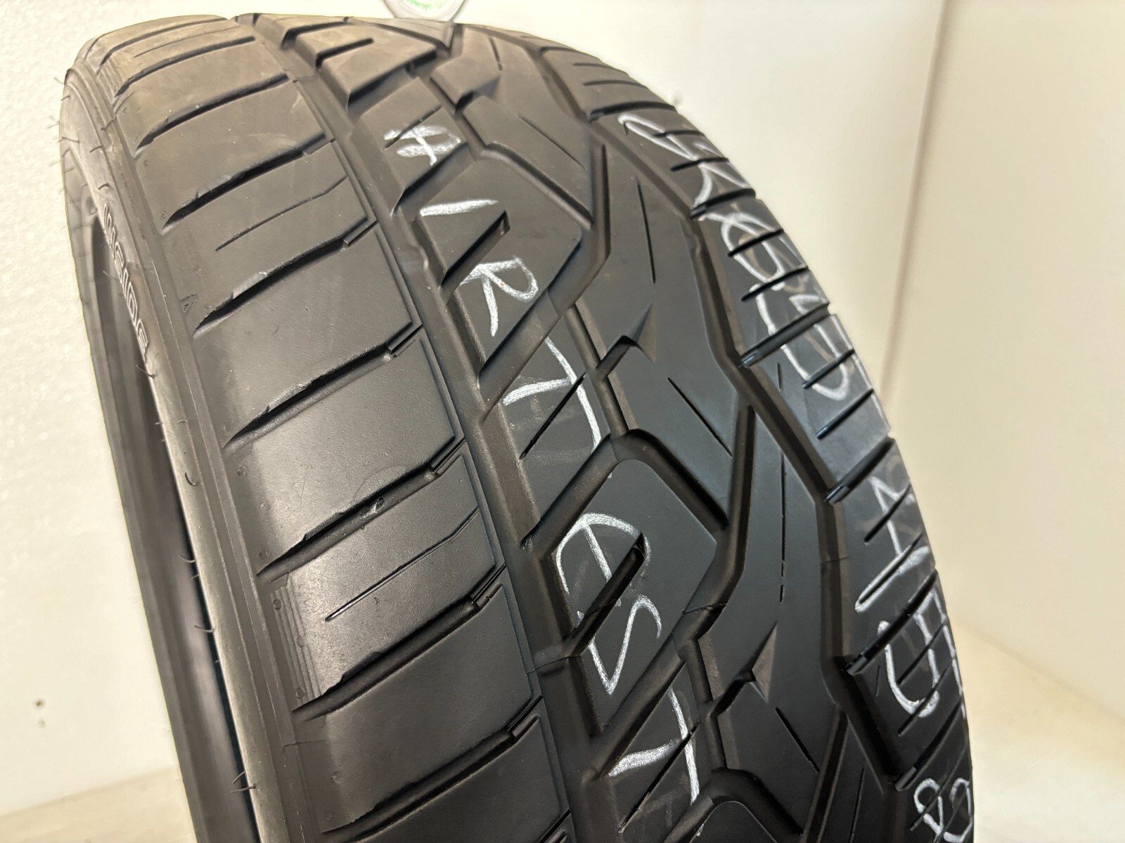 1 Tire 265 45 20 Nitto NT420V (8.00-8.50/32 Tread Left) NO REPAIRS 108V