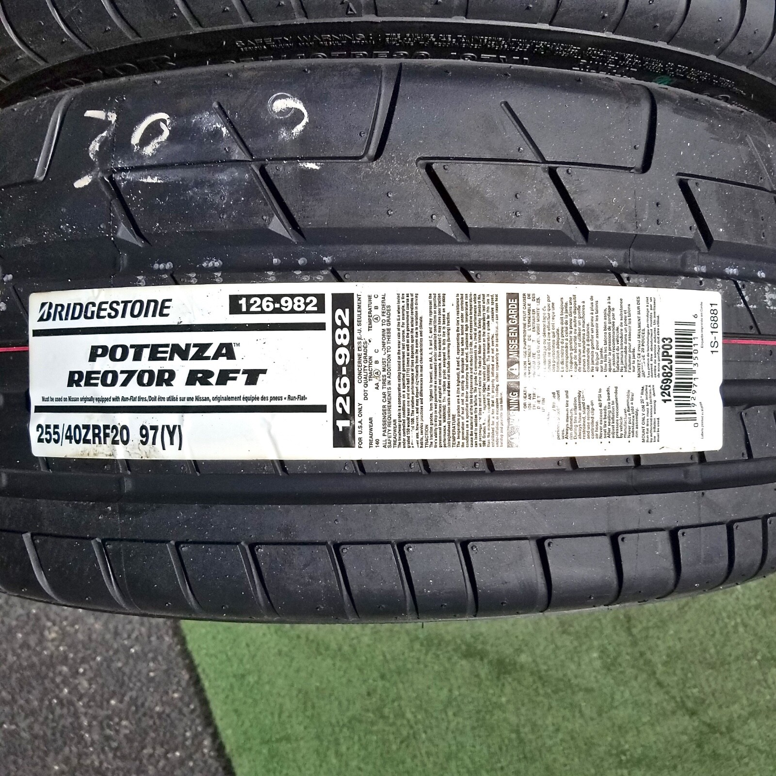 255/40ZRF20 Bridgestone Potenza RE070R Tire RFT 255 40 20 Nissan GTR 255/40R20
