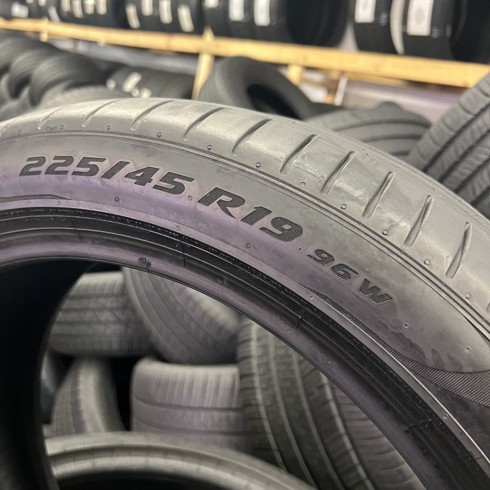 Set Of 2 Tires Pirelli P Zero PZ4 Run Flat BMW 225/45R19 96W DOT.0823 NO Patch