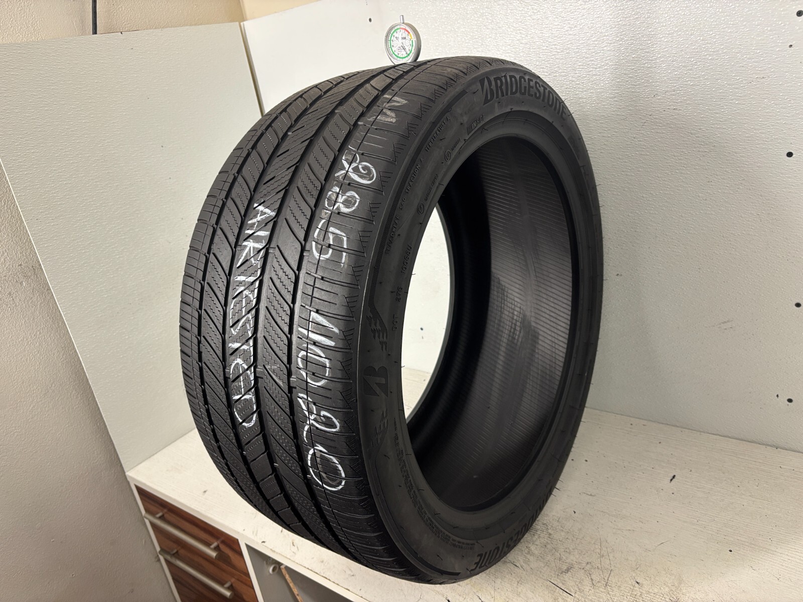 1 Tire 285 40 20 Bridgestone Turanza LS100 (5.50/32 = 61% Tread Left)