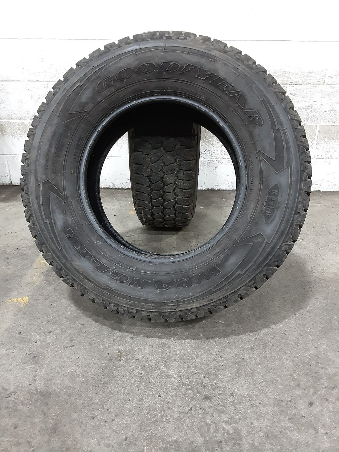 2x LT275/70R18 Goodyear Wrangler All-Terrain Adventure 12/32 125 R Used Tires