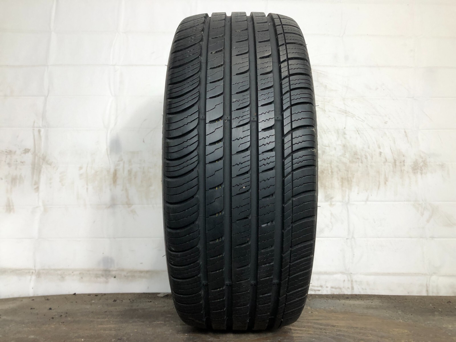 [1] Kumho Solus TA71 P245/45ZR19 245 45 19 Tire 9.75-10.0/32
