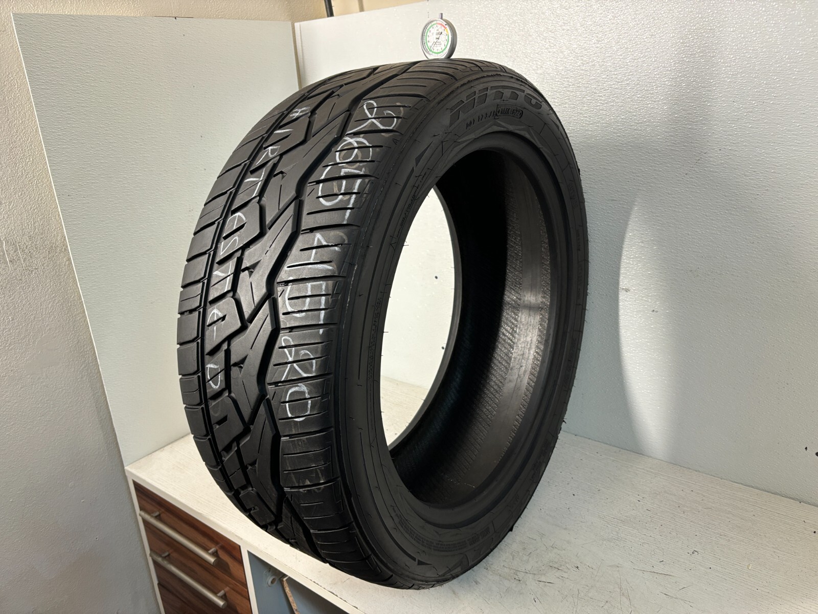 1 Tire 265 45 20 Nitto NT420V (8.00-8.50/32 Tread Left) NO REPAIRS 108V