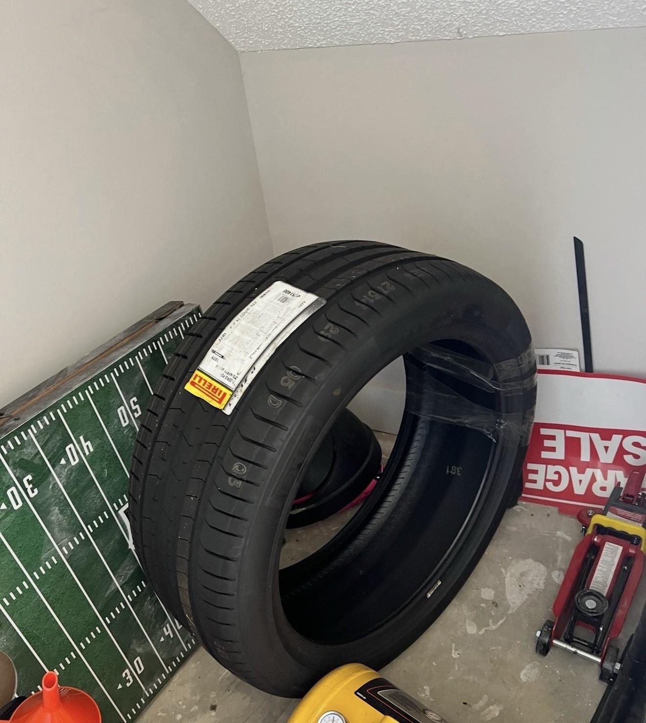 Pirelli P Zero PZ4 Tire