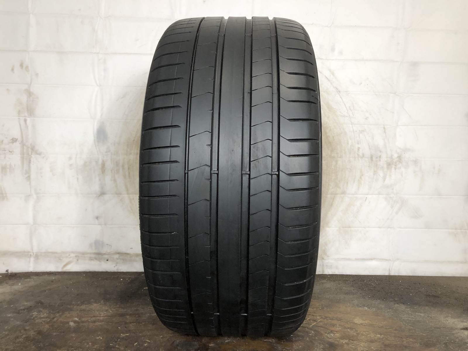 [1] PIrelli P Zero PZ4 Run Flat P315/35R21 315 35 21 Tire 7.25/32
