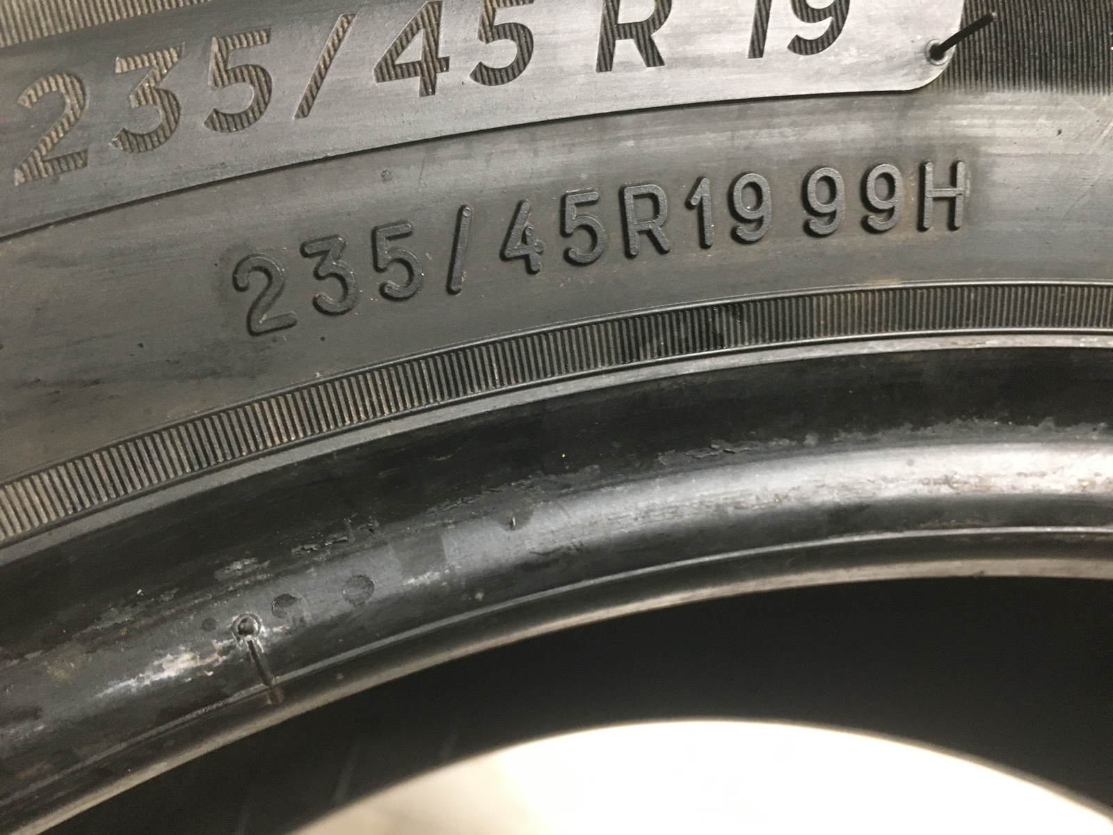 [1] Michelin Defender2 P235/45R19 235 45 19 Tire – Driven Once