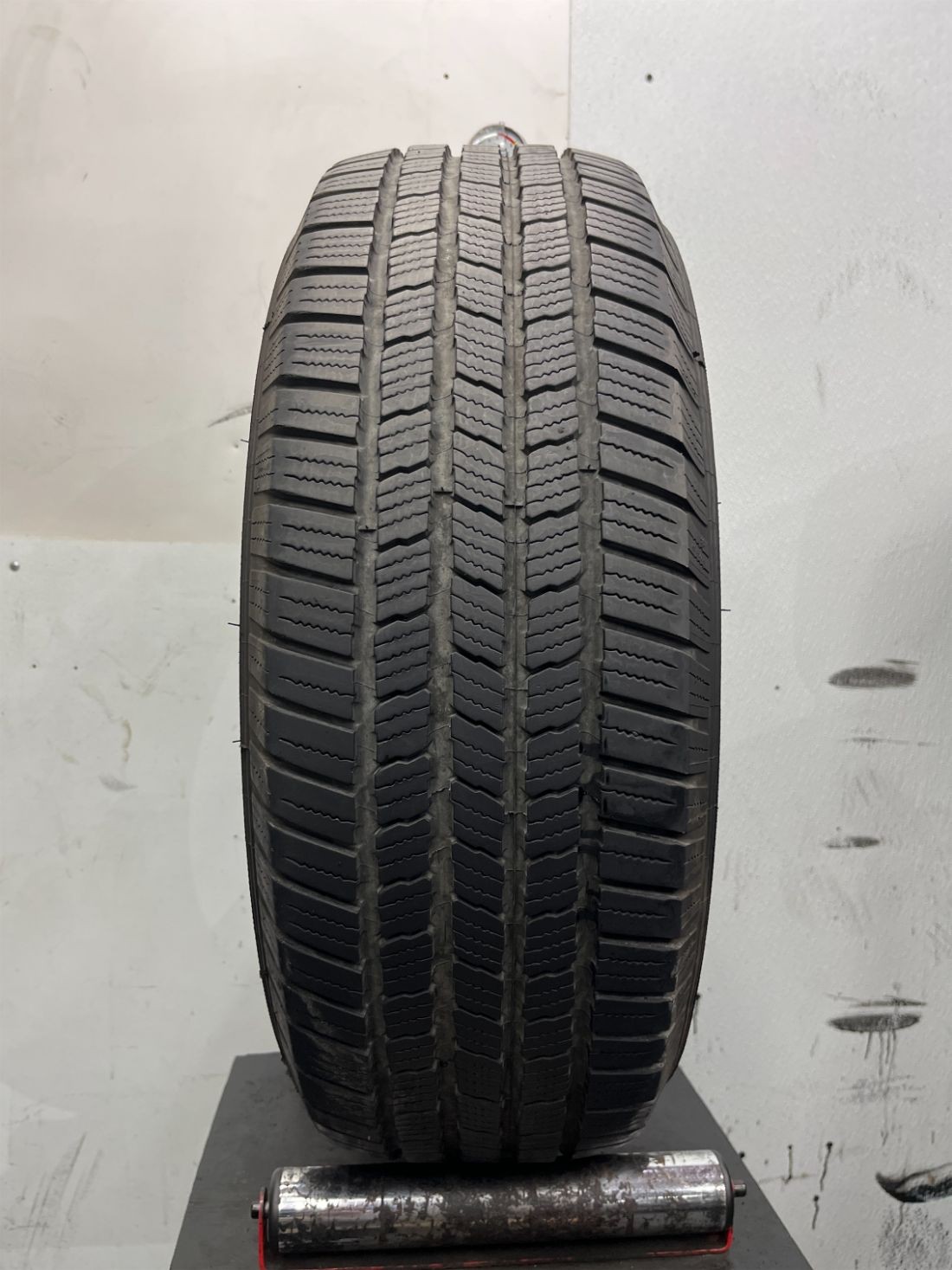 1 Used P235/65R17 Michelin Defender LTX MS 104 T – 10/32
