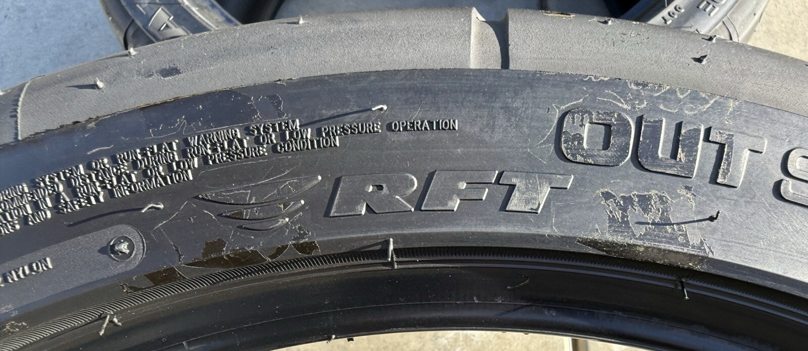 ONE BRAND NEW 285/35ZR20 (100Y) Bridgestone RE070R RFT Nissan GTR Run Flat Tire