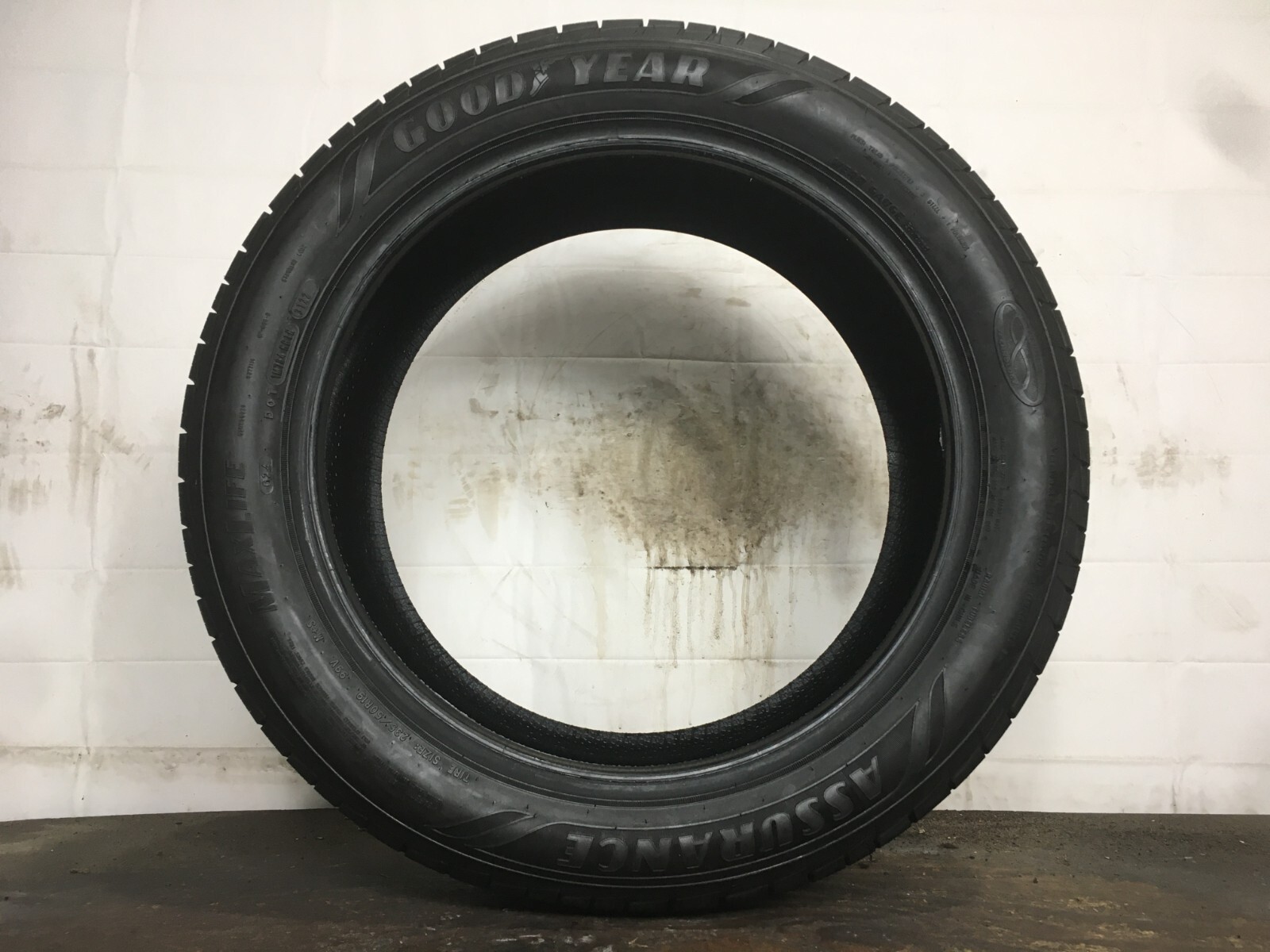 [1] Goodyear Assurance MaxLife P235/50R19 235 50 19 Tire – Driven Once