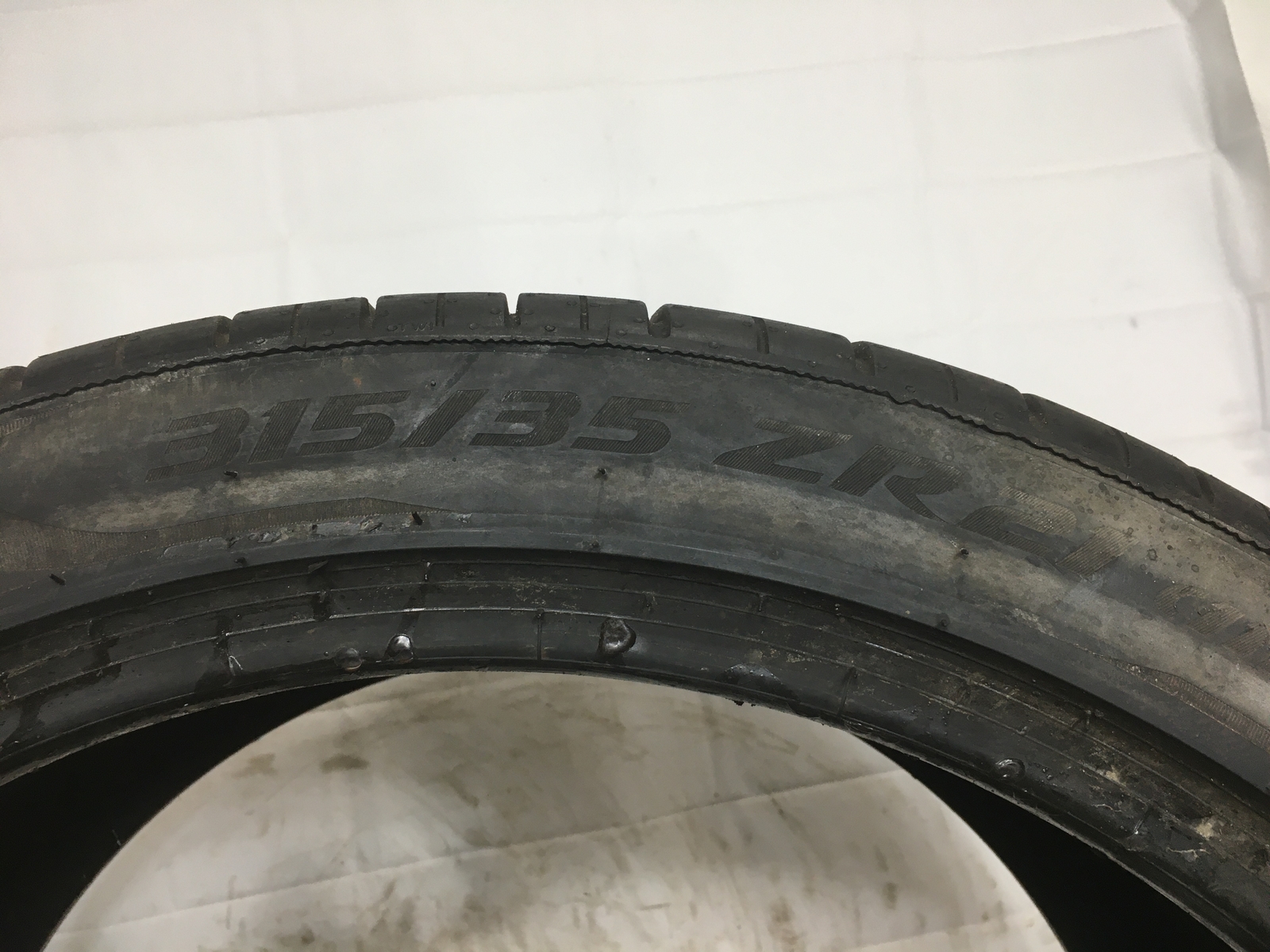 [1] Pirelli P Zero PZ4 P315/35ZR21 315 35 21 Tire 8.0-8.25/32