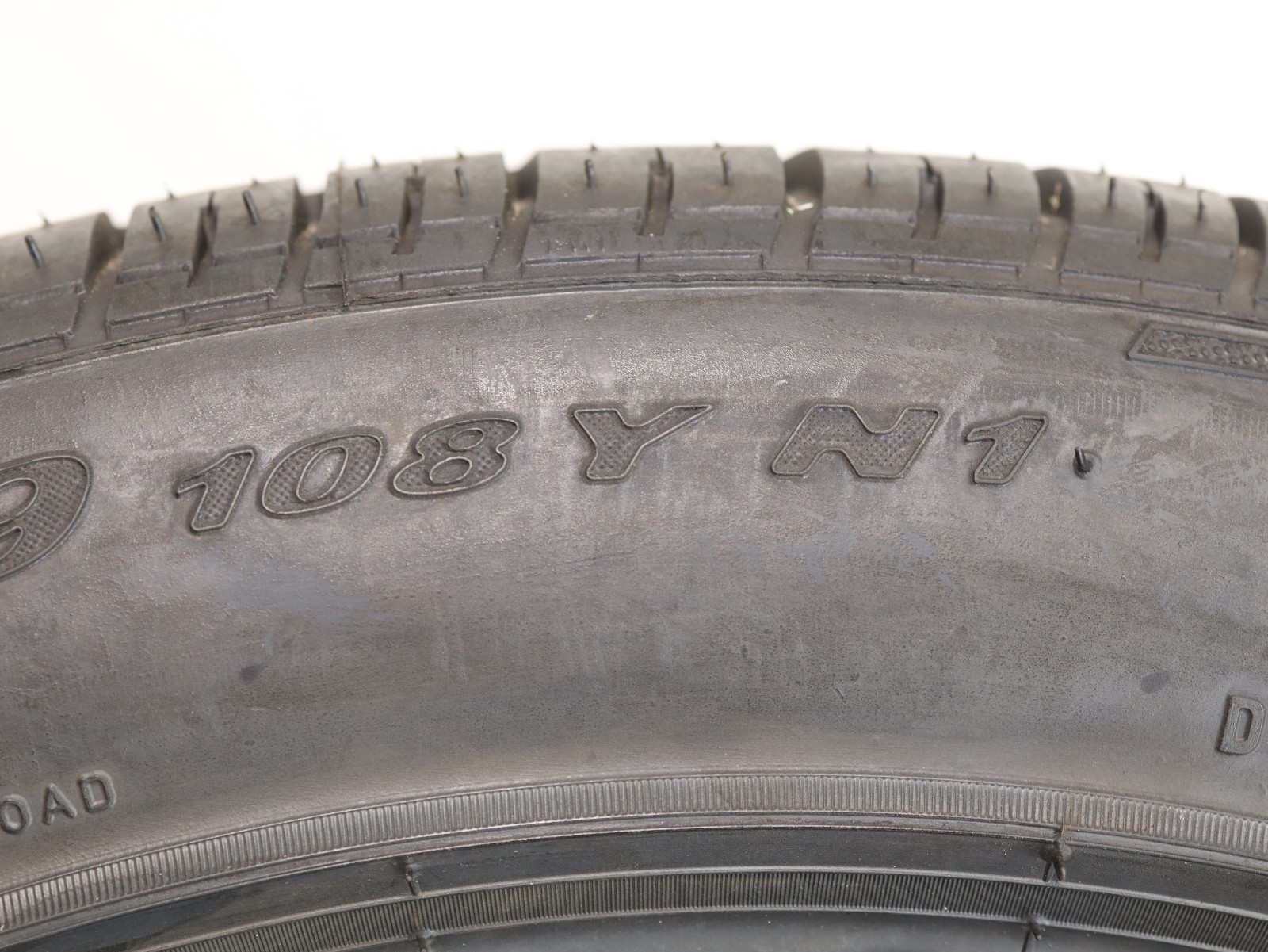 New Old Stock 275/45ZR19 Pirelli Pzero Rosso 108Y Porsche N1 DOT 4119 1J125