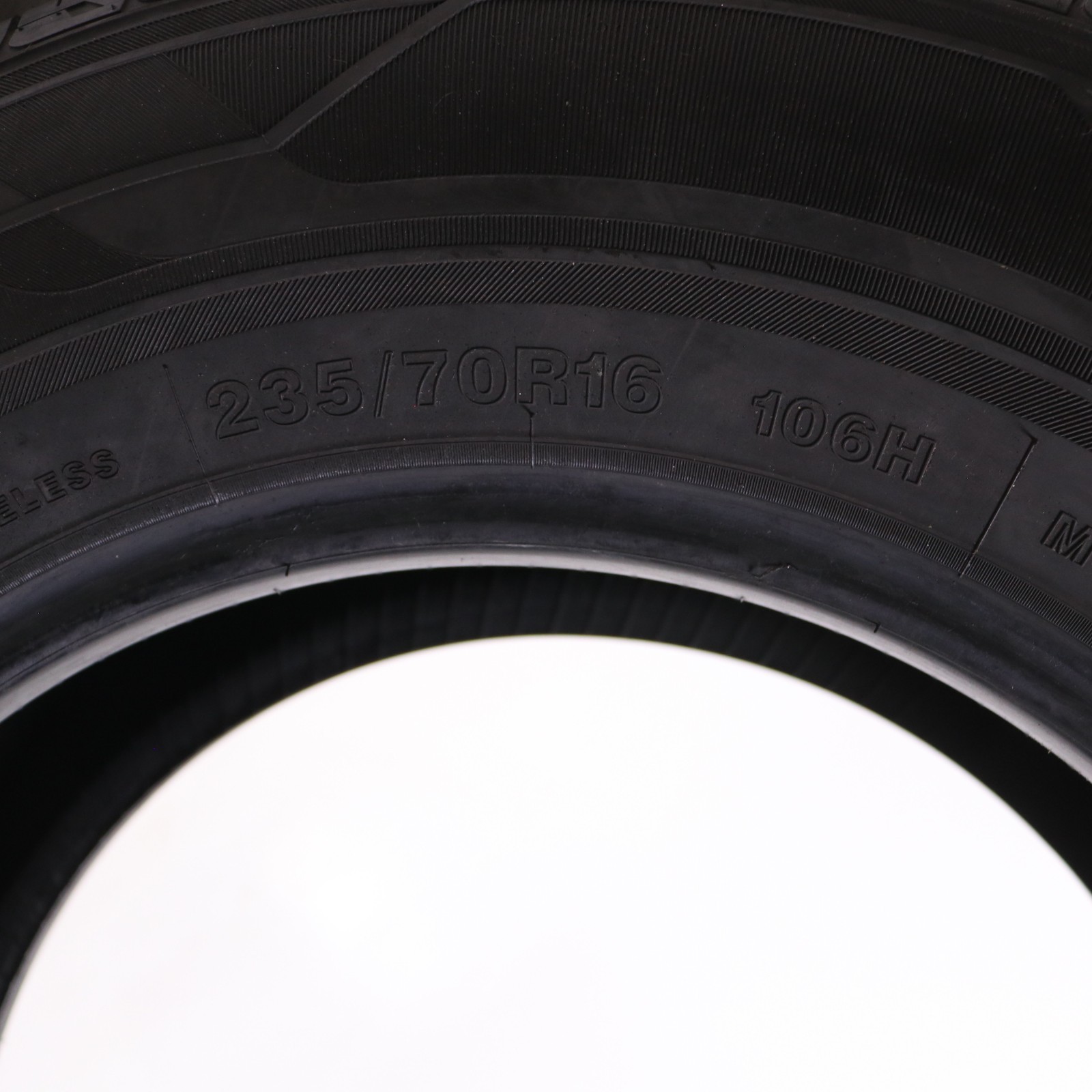 Used 235/70R16 Arroyo Eco Pro H/T – 106H – 9.5/32