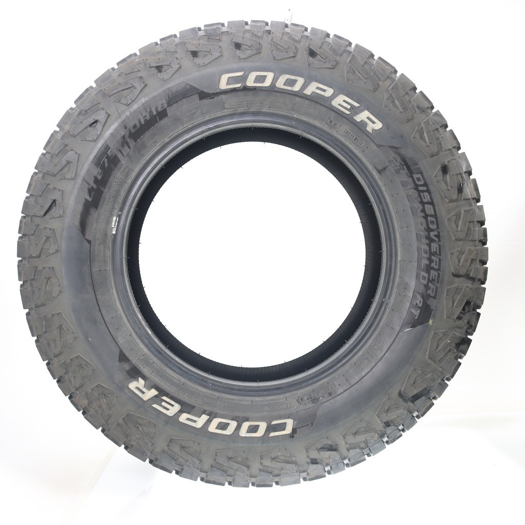Set of (4) Used LT 275/70R18 Cooper Discoverer Stronghold AT 125/122S – 6.5-7/32