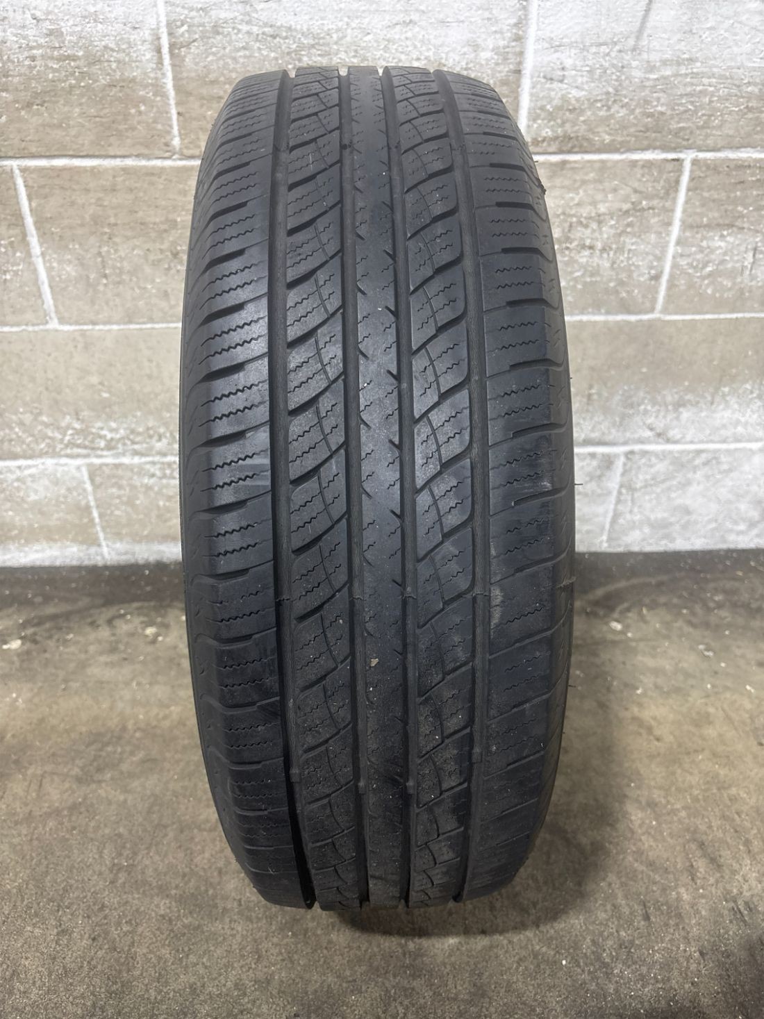 1x P235/65R17 West Lake SU 318 H/T 8/32 104 T Used Tire 2356517