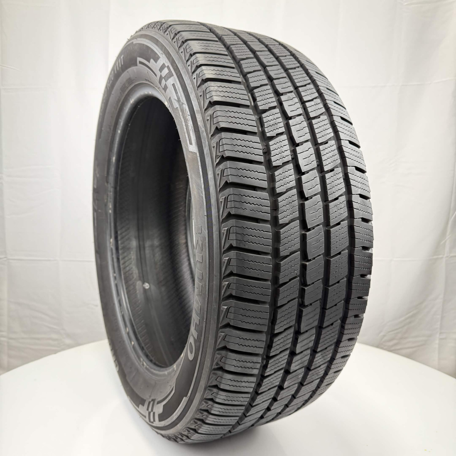 Used 265/50R20 Kumho Crugen HT55 111T 10/32 (DOT 24)