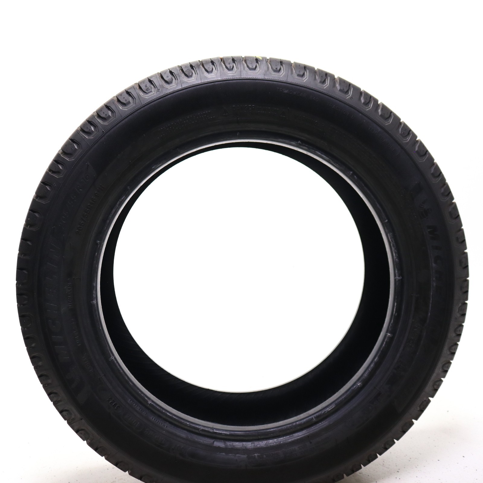 Used 205/55R16 Michelin Defender 2 – 91H – 9.5/32 No Repairs