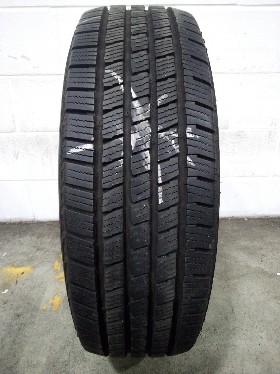 1x P245/70R17 Kumho Crugen HT55 11/32 Used Tire