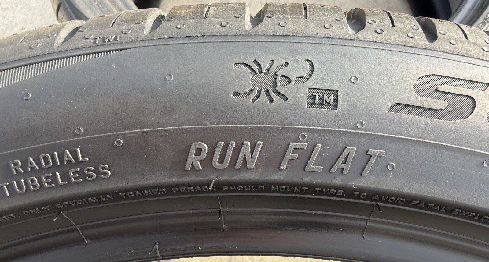 TWO NEW 265/40R21 Pirelli Scorpion Zero A/S MOE-S Run Flat RFT ELECT PNCS Tires