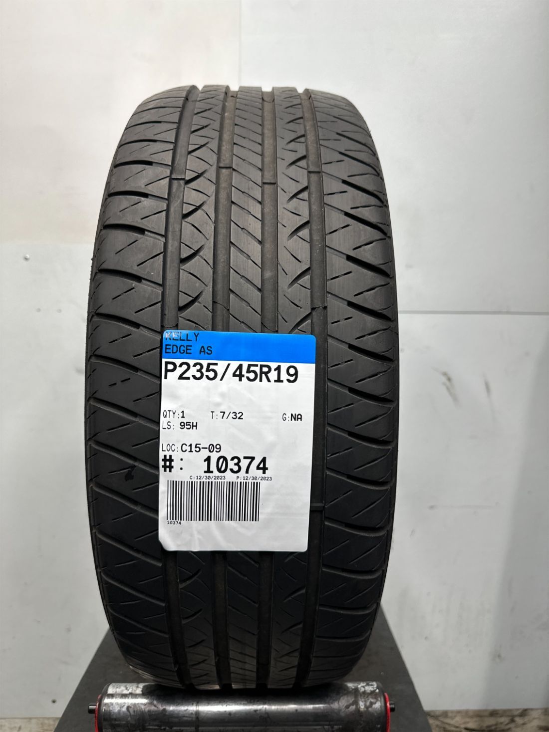 1 Used Kelly Edge AS P235/45R19 2354519 235/45/19 95 H – 7/32
