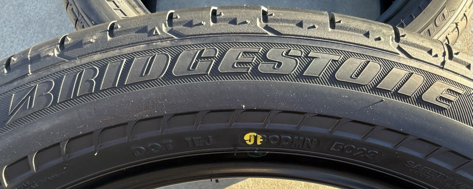 TWO NEW 265/45R20 104Y Bridgestone Dueler H/P HP Sport RFT MOExtended Run Flats