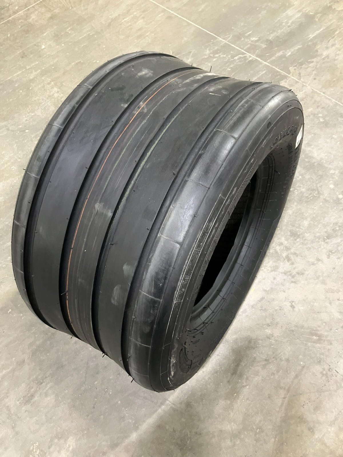 New Baler Tire 31 13.50 15 MRL Rib Implement Heavy 12 ply Tubeless 31×13.50-15