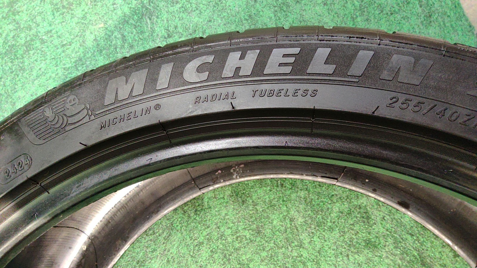 Michelin Pilot Sport All Season 4 Tire 21′ 255/40