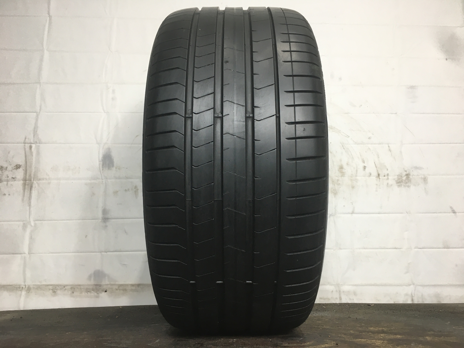 [1] Pirelli P Zero PZ4 Run Flat P315/35R21 315 35 21 Tire 7.25-7.75/32