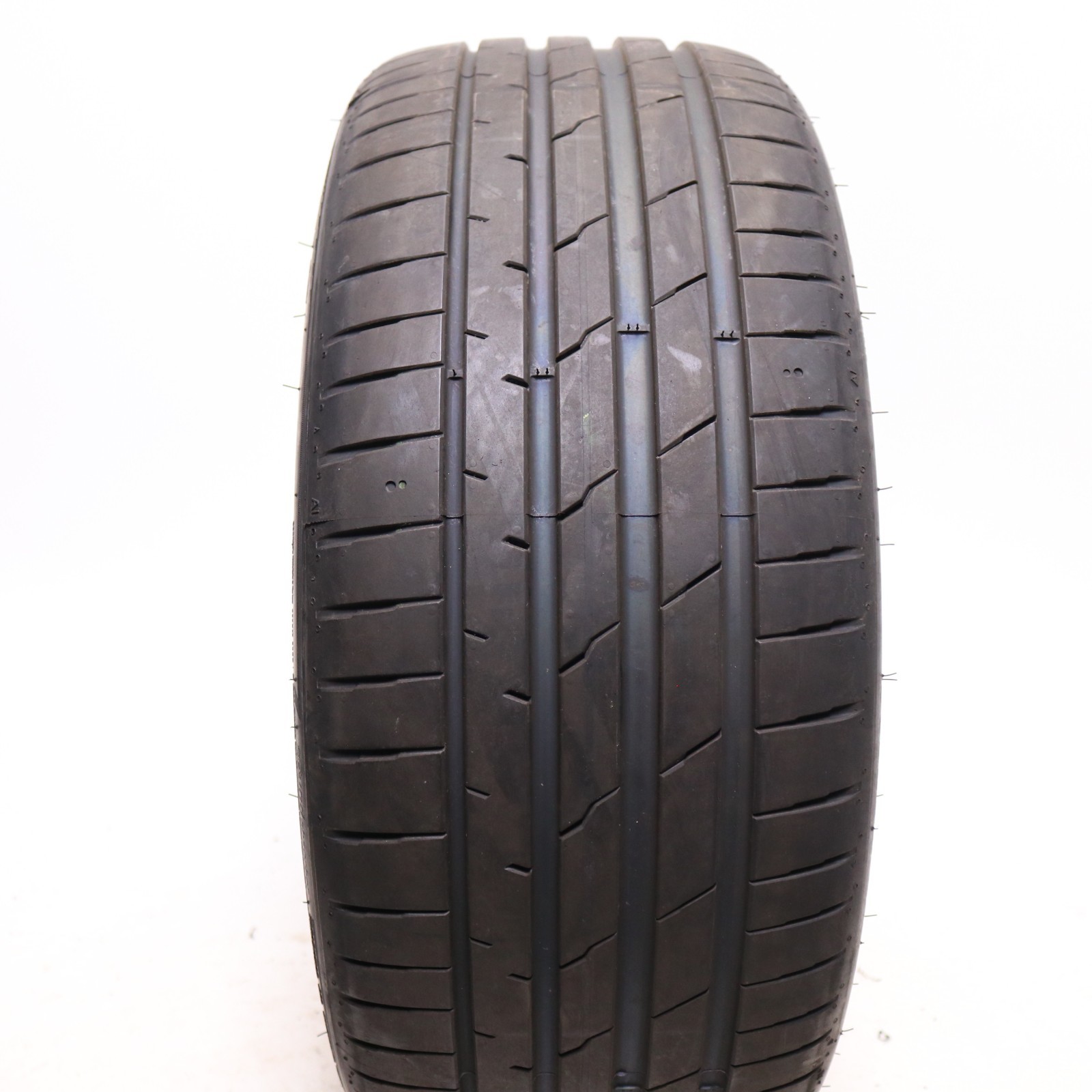 Used 235/35ZR20 Hankook iON Evo IK01 EV Sound Absorber – 92Y – 8/32 No Repairs