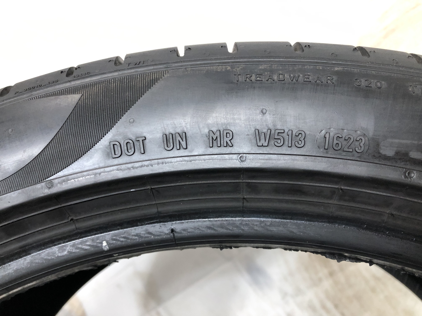 [1] PIrelli P Zero PZ4 Run Flat P315/35R21 315 35 21 Tire 7.25/32
