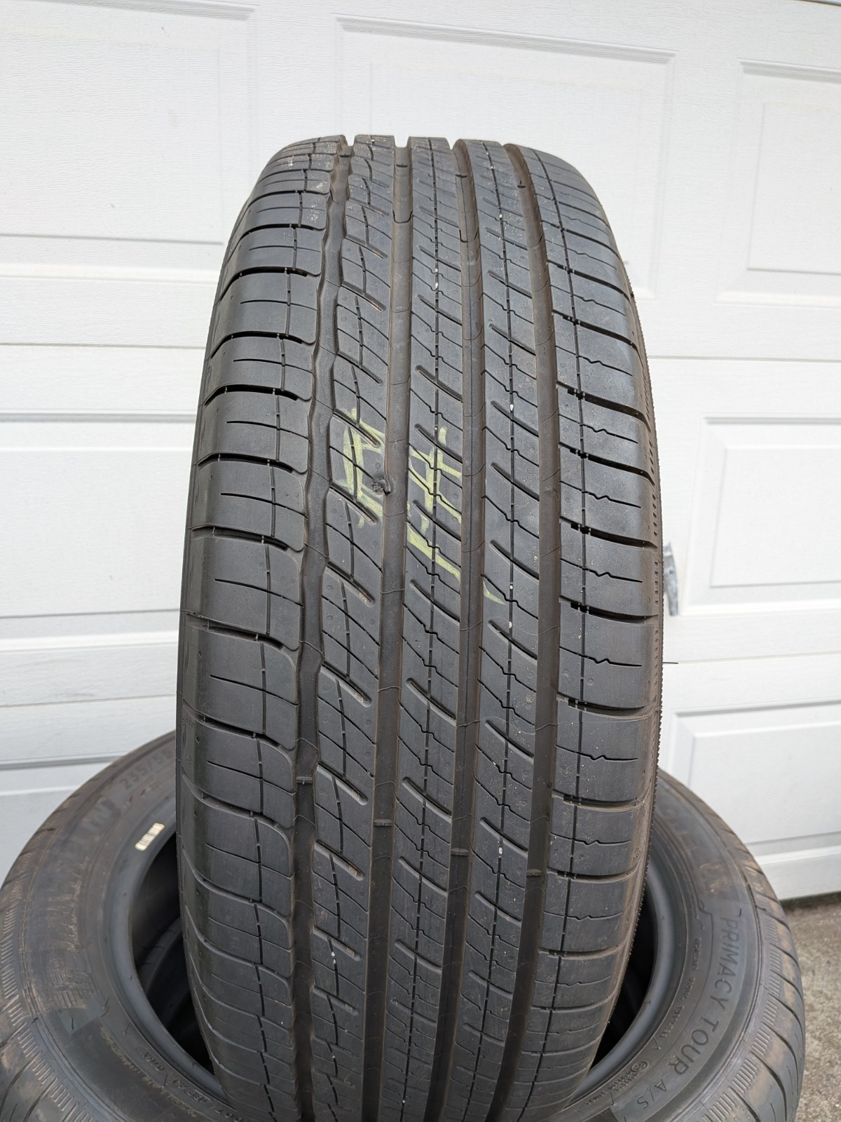 P235 55R 20 Michelin Primacy Tour all season tires (4) Pickup only READ