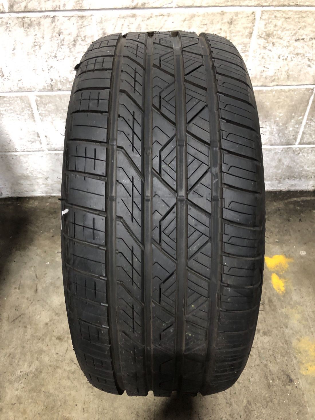 1x P245/40R19 Road Hugger GTZ 10/32 98 W Used Tire 2454019