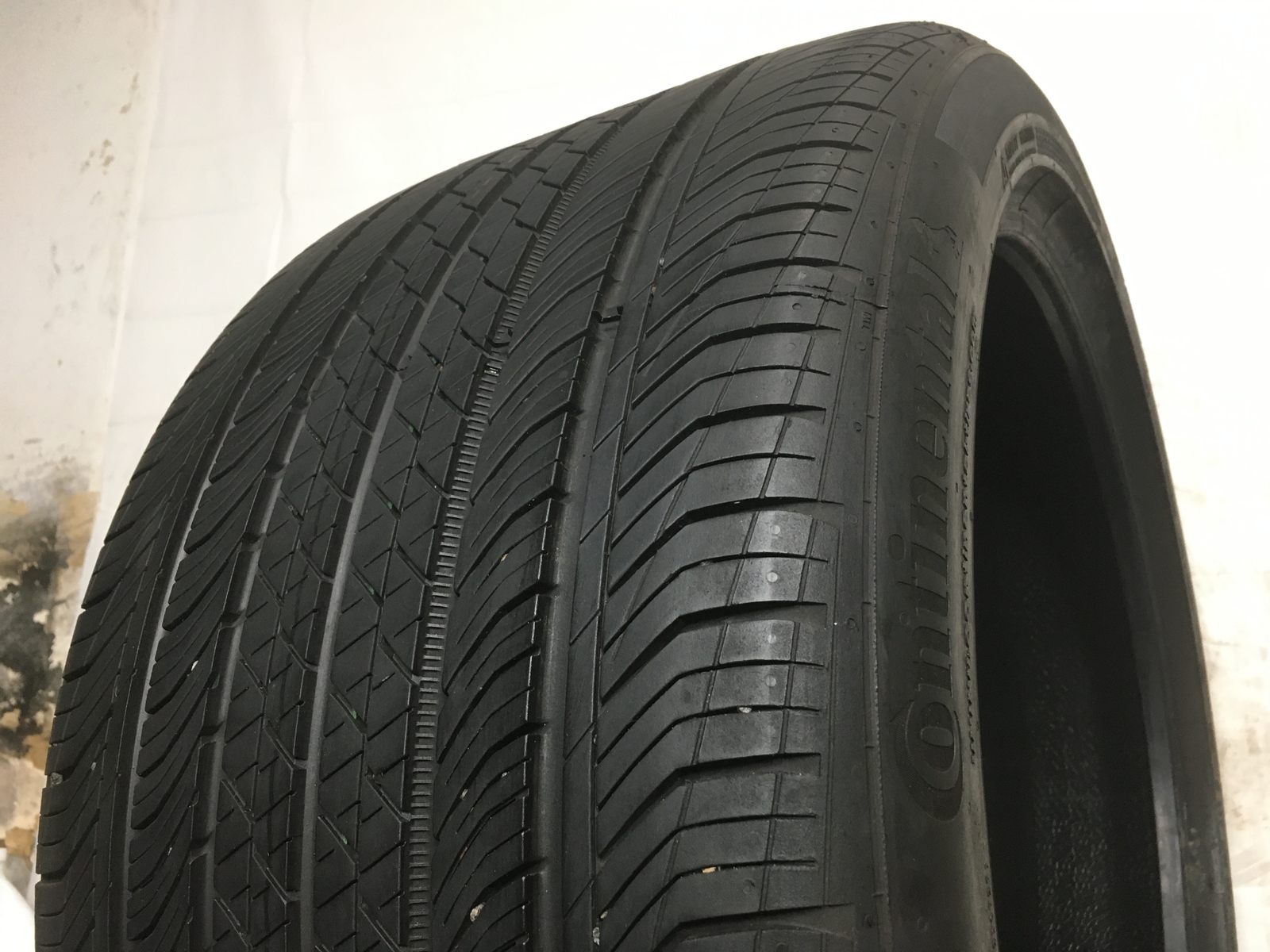 [1] Continental ProContact TX P315/35R21 315 35 21 Tire 8.25-8.5/32
